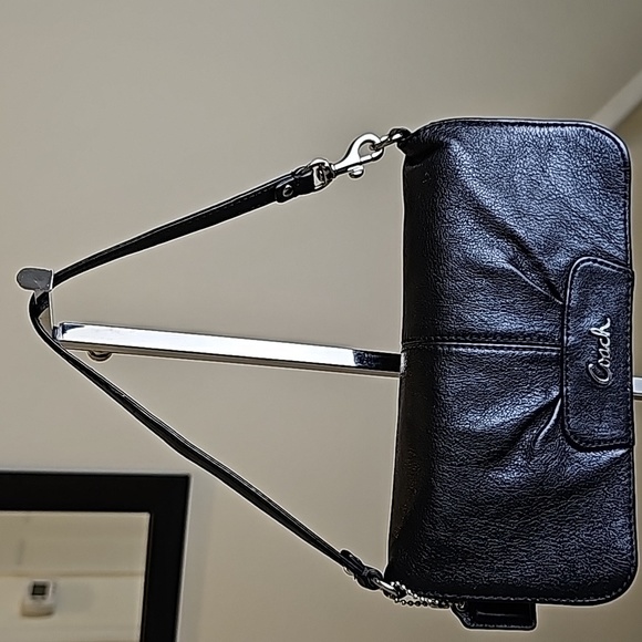 Coach Black Pleated Leather Convertible Minibag/Wristlet Silvertone HDWR VGUC - Picture 16 of 16